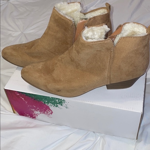 Old Navy Shoes - 🔵3/$25 Faux fur lined Booties